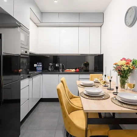 Lumina I Premium 3-room With Parking I 2 Bathrooms Apartment Lodz